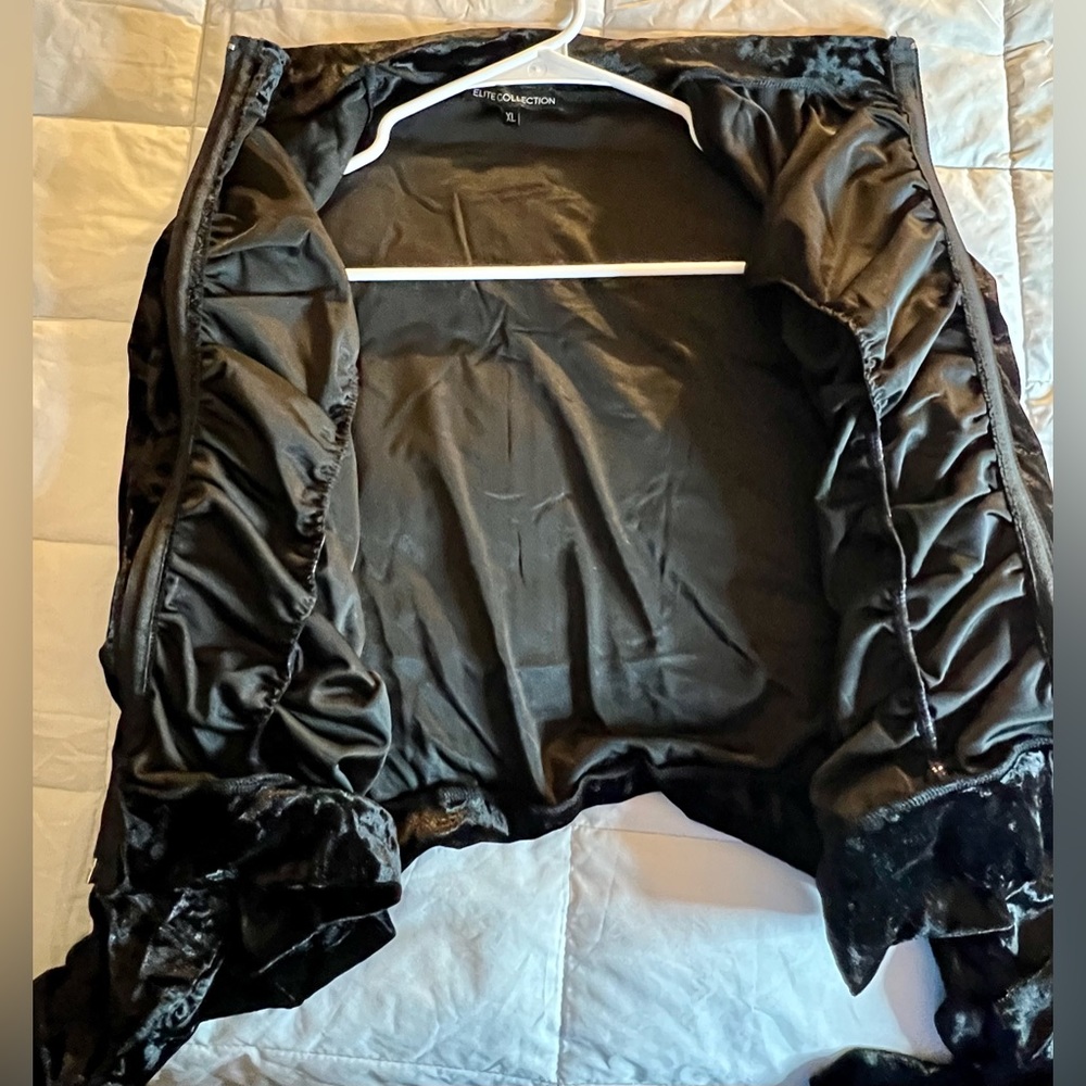 NWT Elite Collection Black Velour 2-piece fitted sweatsuit. Women’s size XL. - Picture 9 of 11